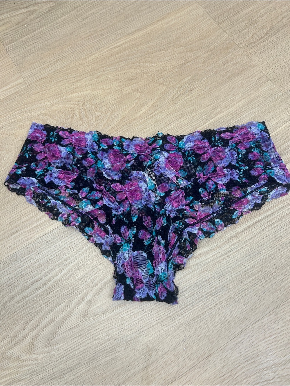 Victoriaβs Secret Lace Floral Cheeky Panty M